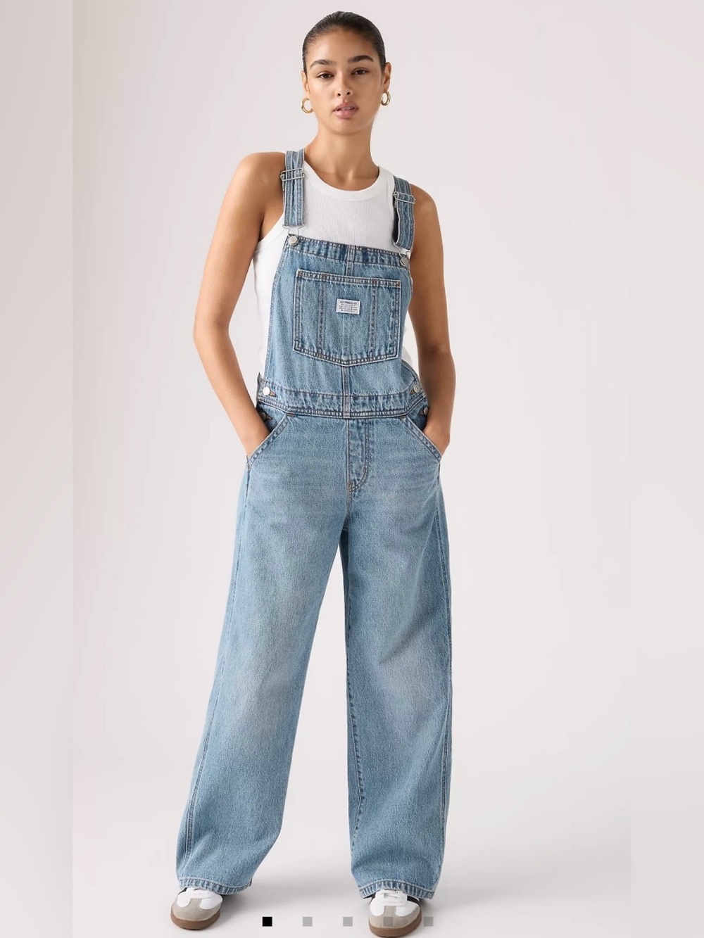 BNWT Levi’s baggy overalls
